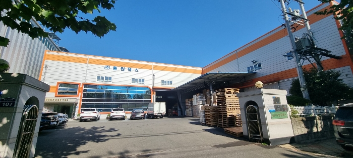 본건 기호(1)토지 및 기호(2)건물 전경