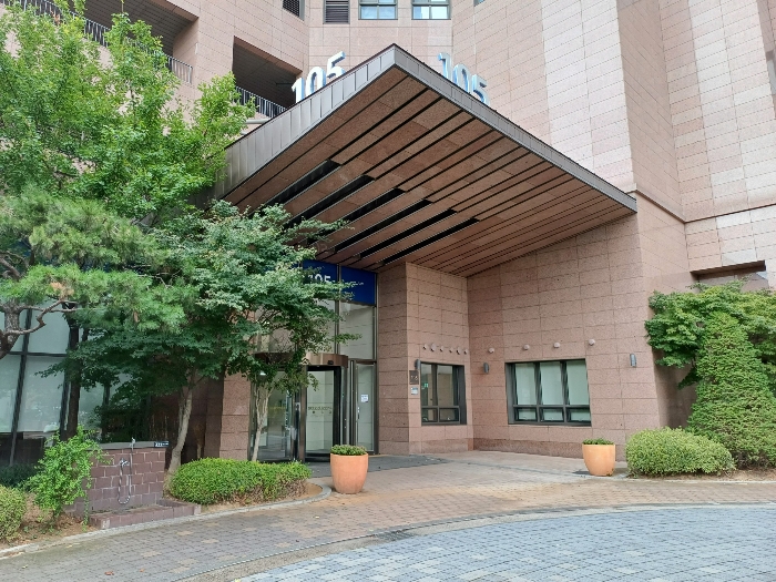 건물 입구(지상)