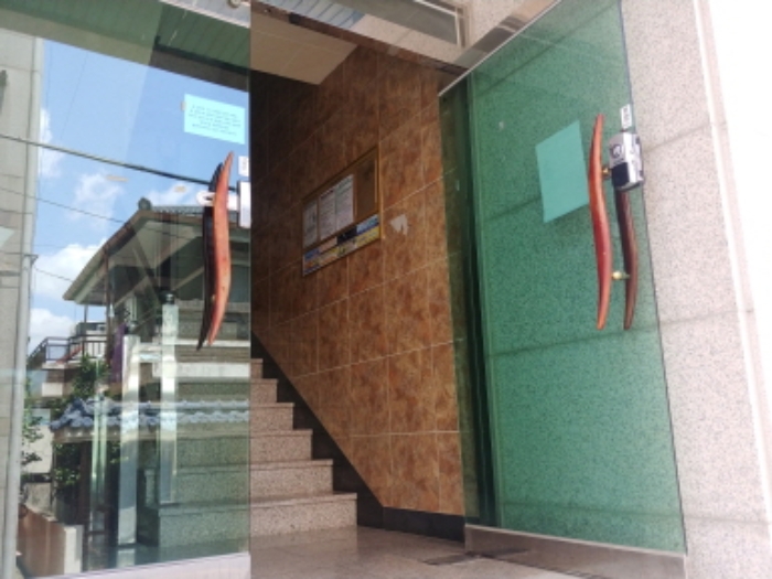 1층 출입구 모습