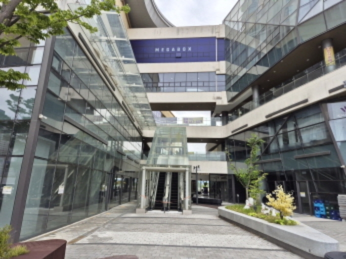 공동 출입구 모