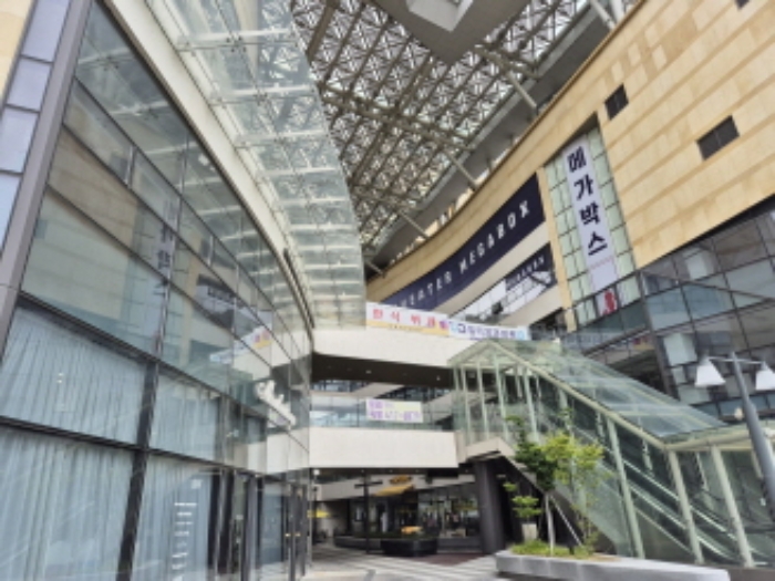 공동 출입구 모