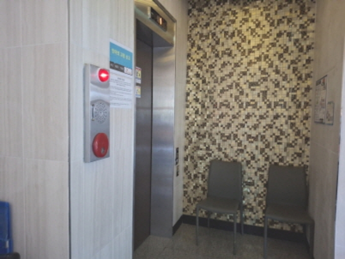 1층 승강기실 모습