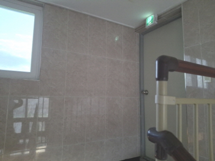 6층 제시외 건물(계단실) 모습