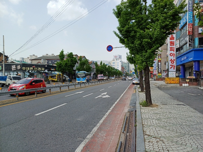 북서측 도로 및 주변환경