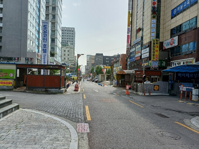 남동측 도로 및 주변환경