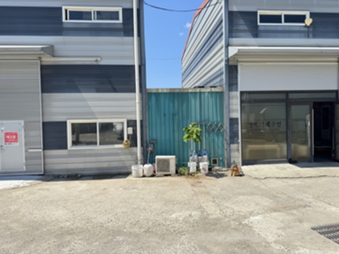 제시외건물㉠(화장실 및 창고)
