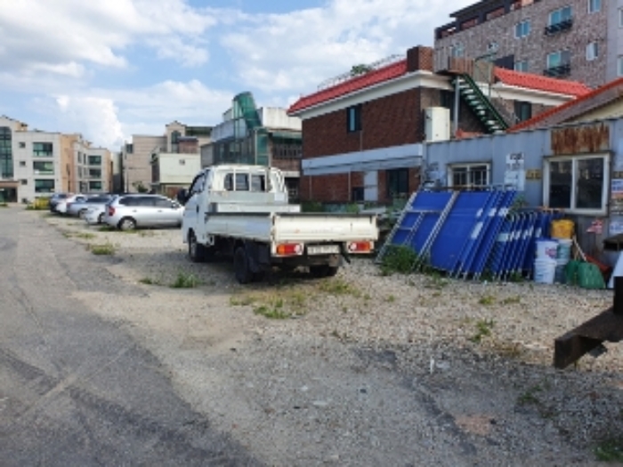 목록 2. 부분의 부지 현황(주차장으로 이용)