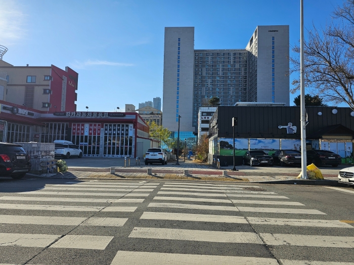 본건 기호 1), 2) 및 주위 전경