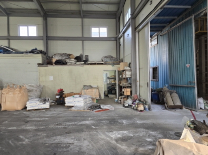 공장(창고,사무소)
제시외 건물(내부창고)