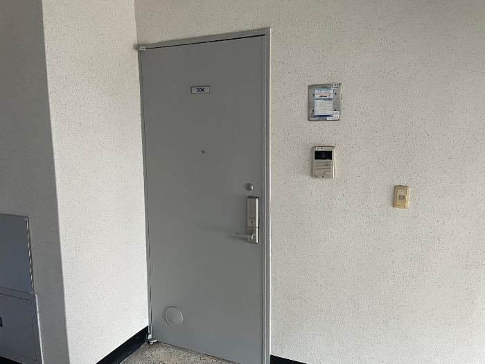 제4동 제304호 현관부분