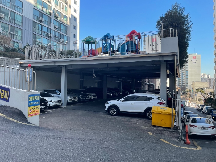 주차장 부분