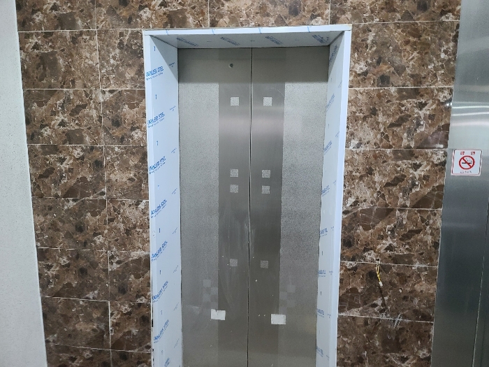 건물 내 엘리베이터(미작동)