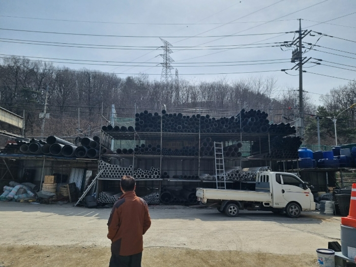 기호(2) 토지지상에 건축물 자재물