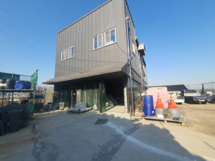 우진상사 2층 건물