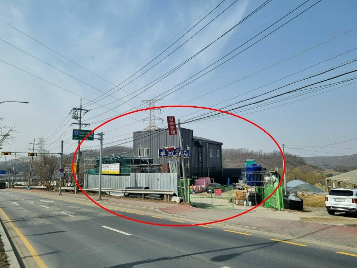 본건 동측에서 촬영