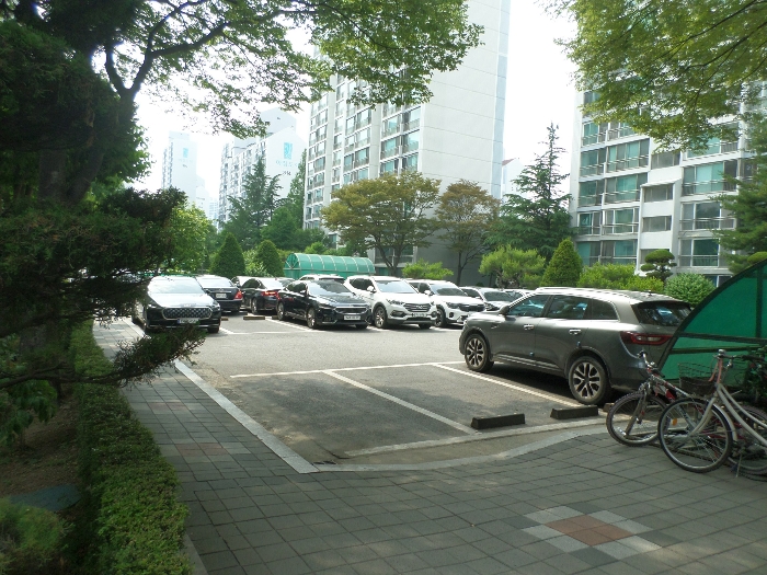 114동 1층 주차장
