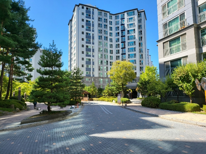 본건 407동 전경과 주위 환경