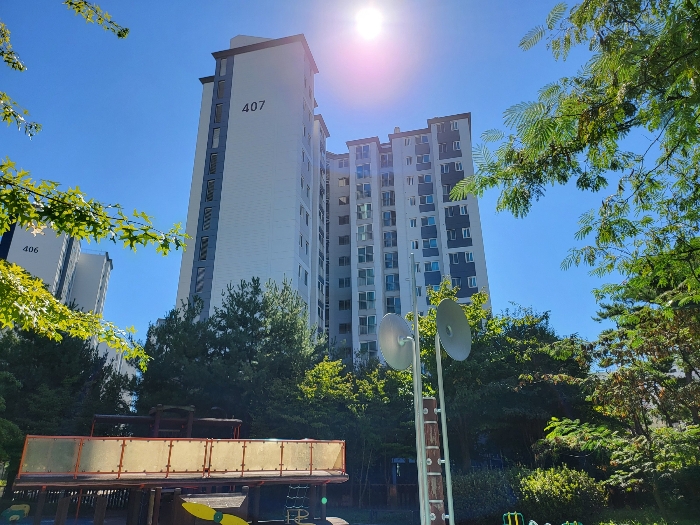 본건 407동과 후면