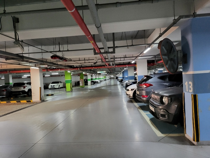 주위 환경(지하주차장 촬영)