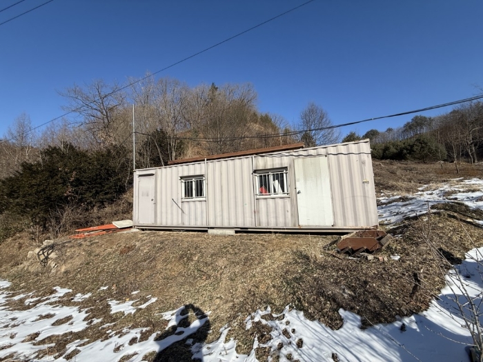 본건 경계지상 이동식컨테이너