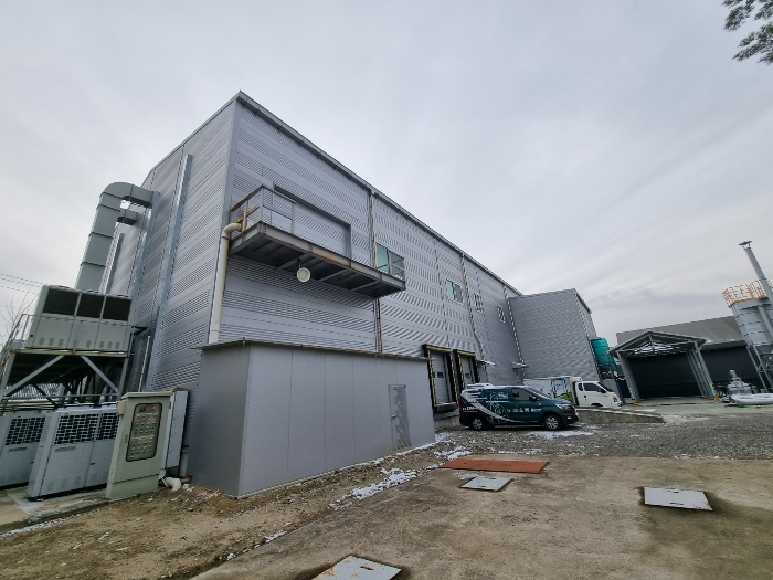 기호9 전경
(2층 난간 건물에 포함평가)