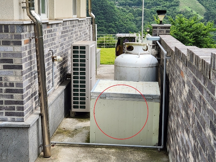 제시외 물건
관정의 전경[기호a]