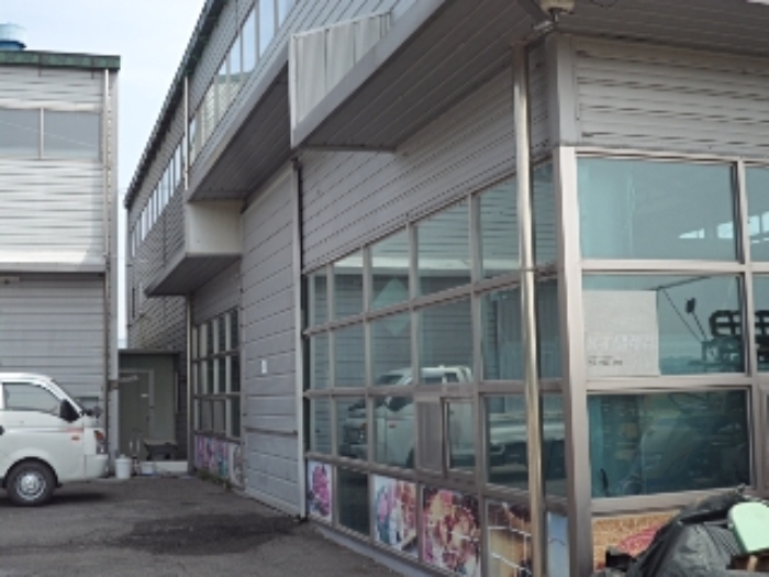 제시외 창고 전경