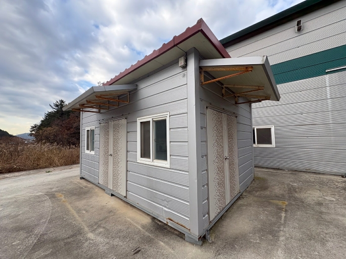 본건 지상 이동가능한 사무실 1동 소재