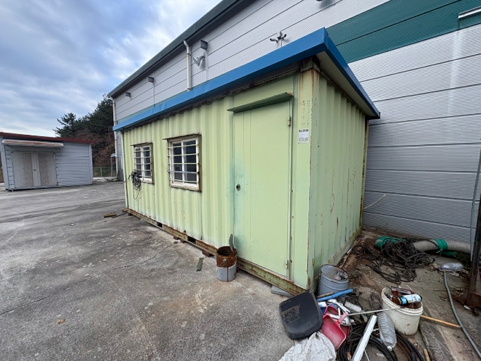 본건 지상 이동가능한 컨테이너 1동 소재