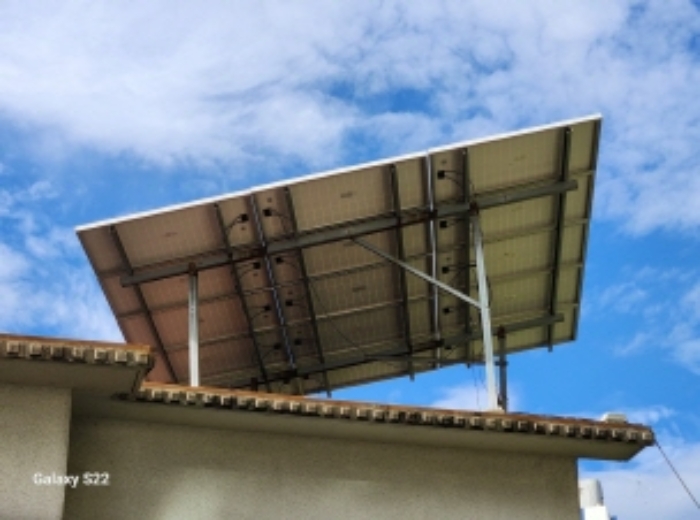 본건 2 단독주택의 옥상에 소재한 태양광설비