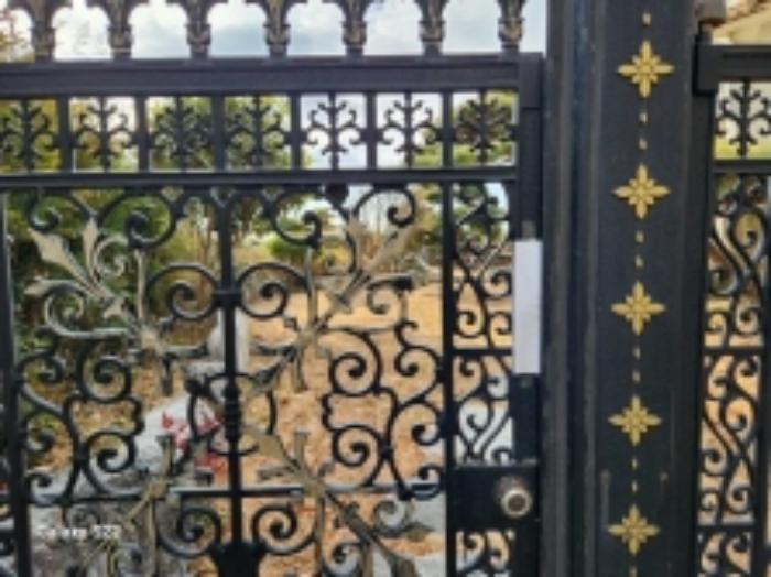 점유자를 만나지 못하여 출입문(대문)에 임차인권리신고 안내문을 부착하여 놓았음.