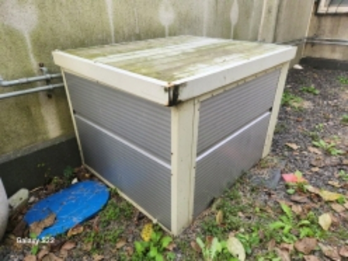 본건 1 지상에 소재한 관정(단독주택 뒤쪽에 위치)