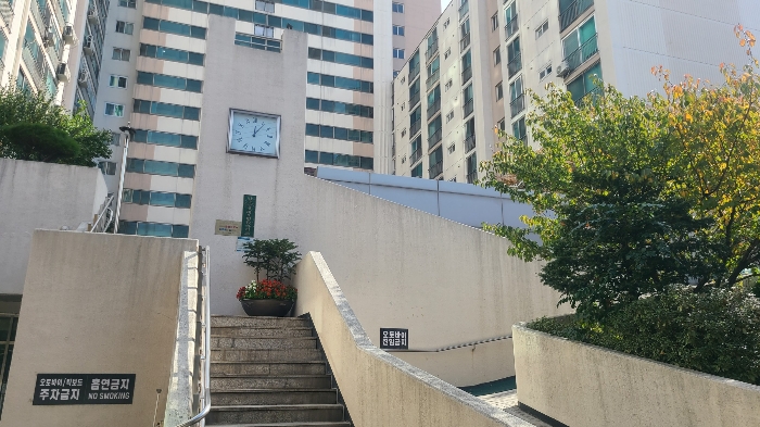 아파트들어가는 계단