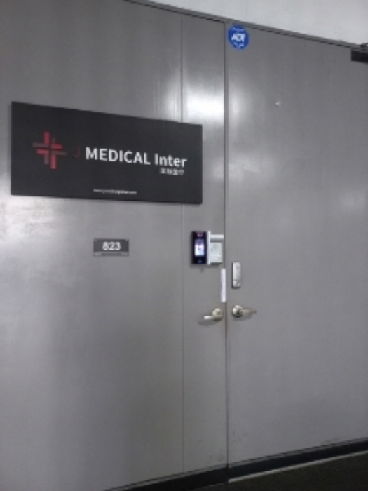 823호 공장출입문