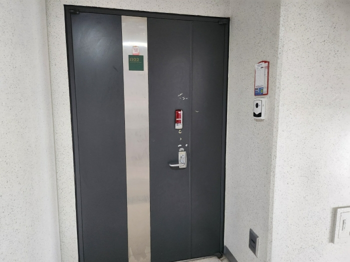 해당호수 출입문 전경