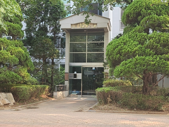 1층 출입문 전경