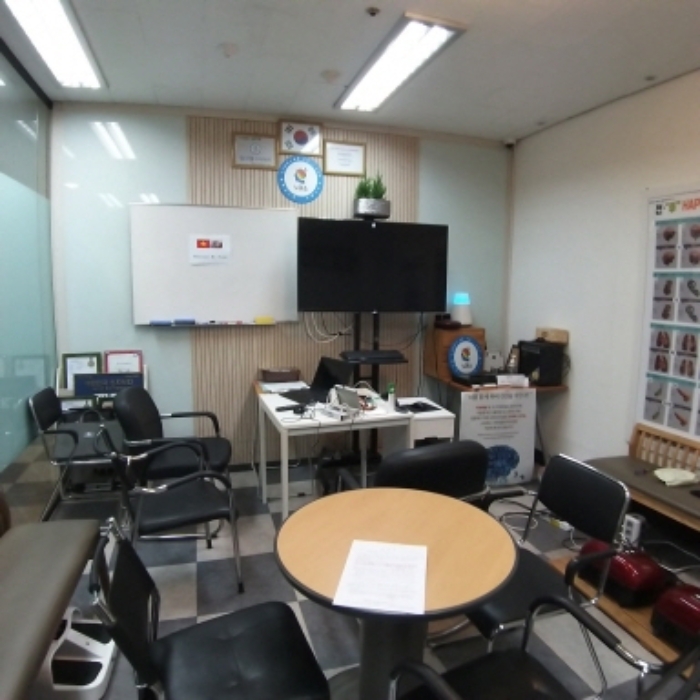 임차인 이혜영이 사용하는 공간(안내문을 탁자 위에 놓았음)