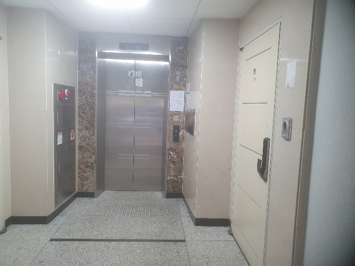 승강기 홀