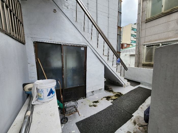 【 3층(제시외건물 ㄴ) 진입계단 】