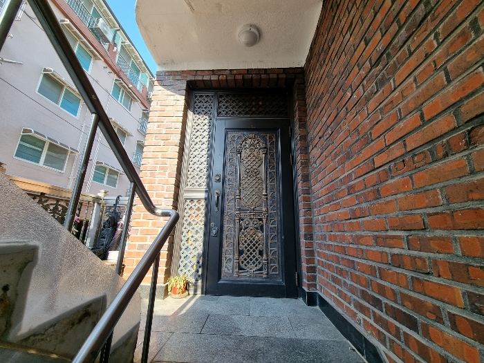 본건 1층 출입구 전경