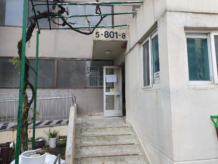 본건물 5-8호 라인 공동 출입구