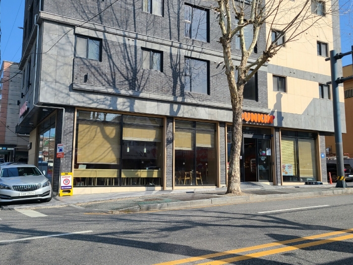 본건 건물 1층 근린생활시설 외부 전경