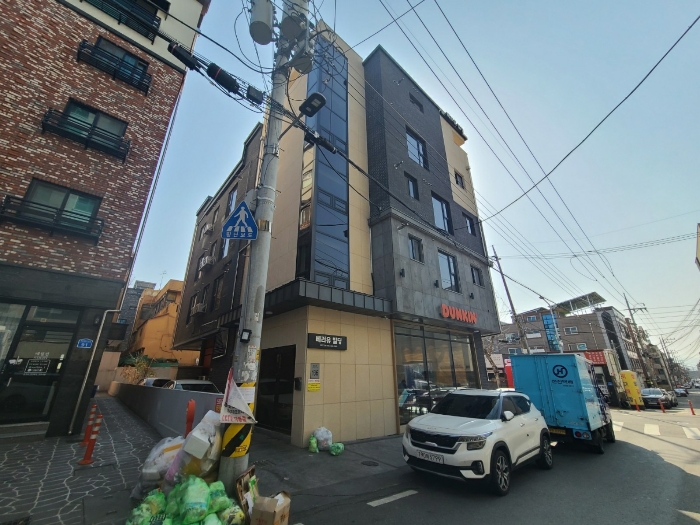 본건 후.측면 전경