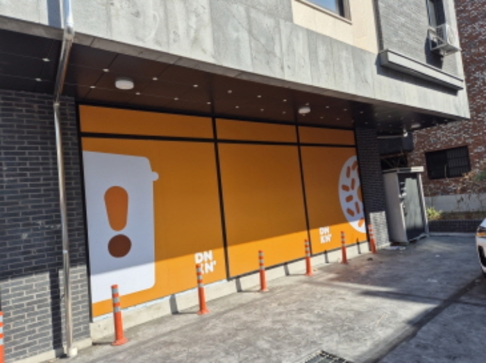 건물 옆면 전경