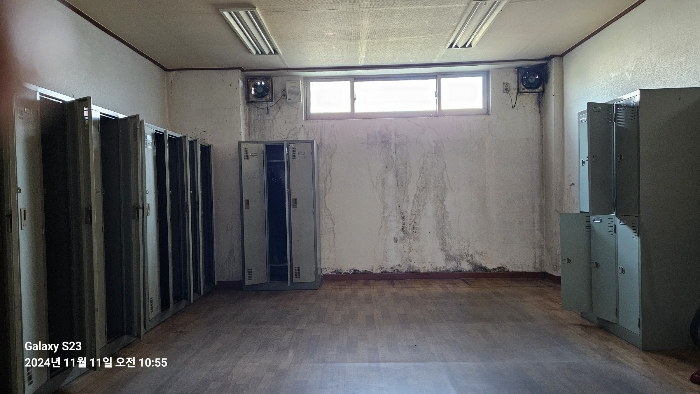 본건 번호 (6-2) 건물 남자탈의실 내부 전경