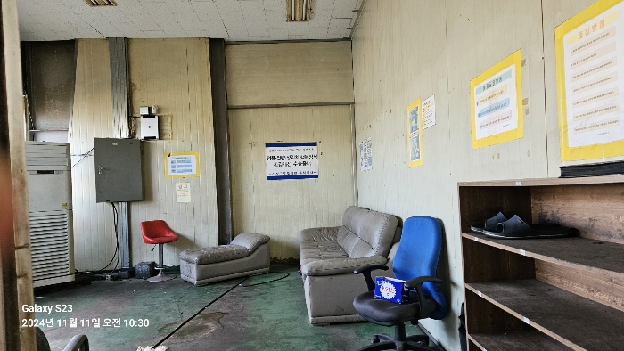 본건 번호 (6-1) 건물 1층 칸막이내 현장사무실부분 내부 전경