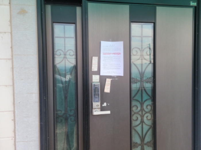 1층 출입문에 안내문 부착함.