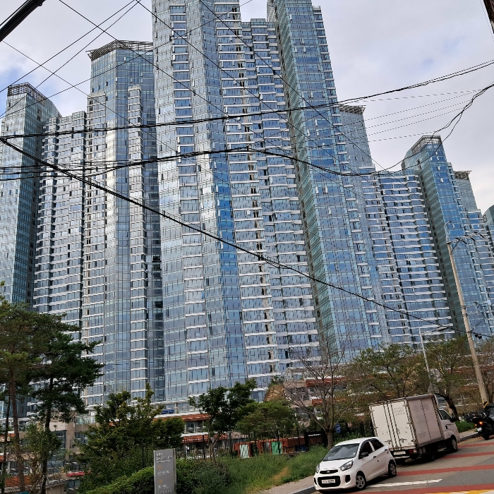 남측 주변에서 촬영(본건: 해운대힐스테이트위브 제티-103동 28층 2805호)