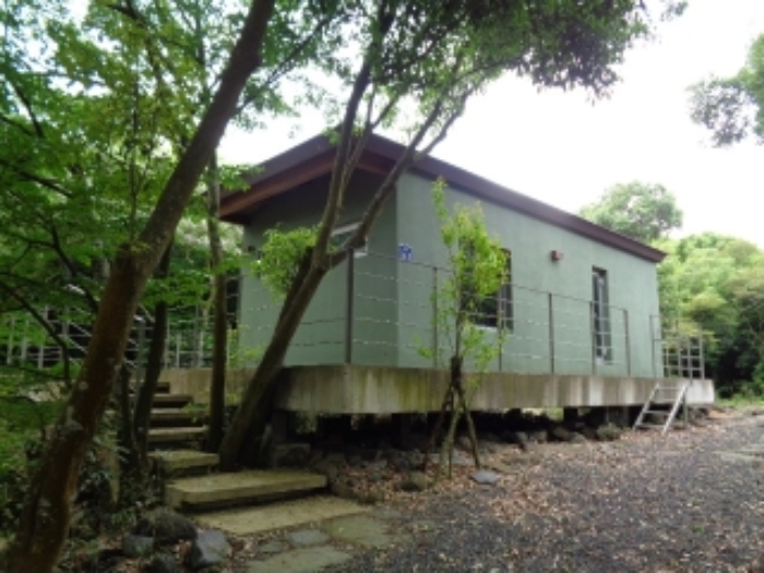 소재지1.(무릉리 1-2) 지상에 소재지6.(반딧불이로 24-5) 제시건물(이동) 전경