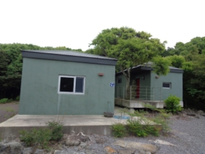 소재지1.(무릉리 1-2) 지상에 소재지3.(반딧불이로 24-2) 제시건물(비동) 전경